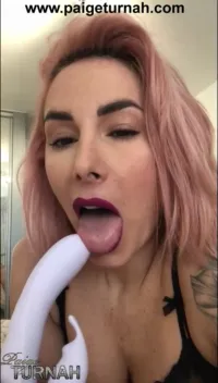 Paige Turnah - Video