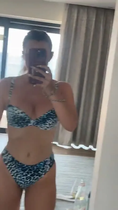 Bella Thorne - Video