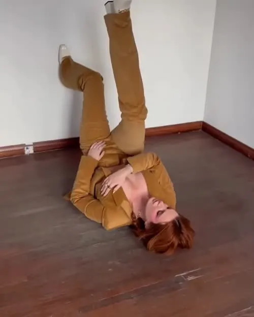 Bella Thorne - Video