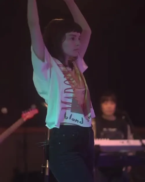 Lauren Mayberry (Singer) - Video