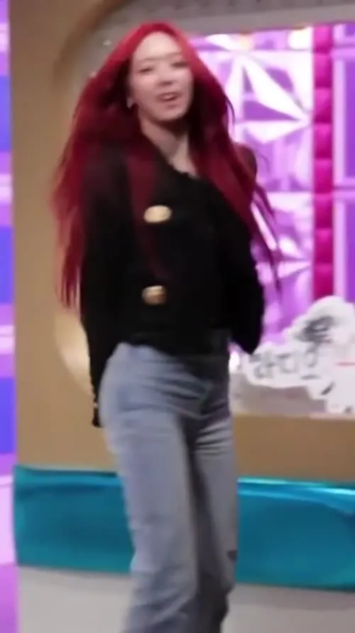 Yuna - ITZY (유나, Shin Yu Na) - Video #121501