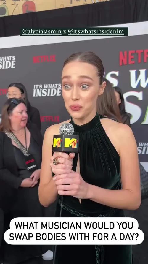 Alycia Debnam Carey - Video #280378