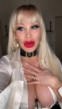 Rebecca More / Rebecca Moore - Video