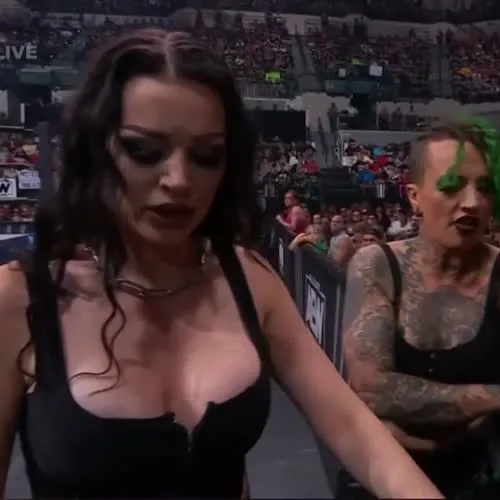 WWE's Paige / Saraya Bevis - Video