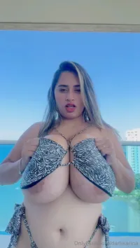 Roberta_Lipa | Darli Karina / darlikarina - Video