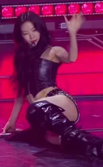 Kazuha Nakamura 中村 一葉 | LESSERAFIM - Video