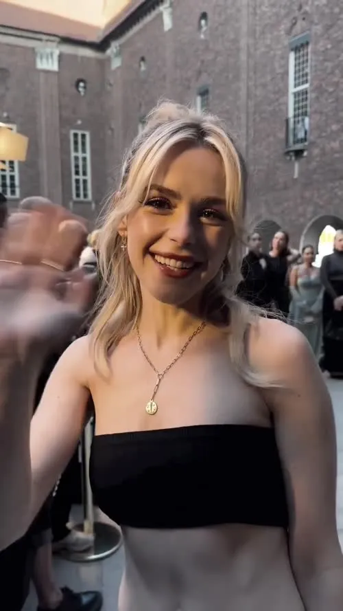 Kiernan Shipka - Video