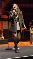 Lauren Mayberry (Singer) - Video