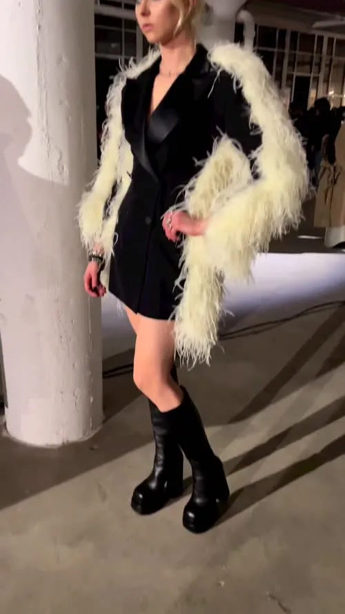 Taylor Momsen - Video