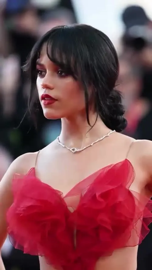 Jenna Ortega - Video
