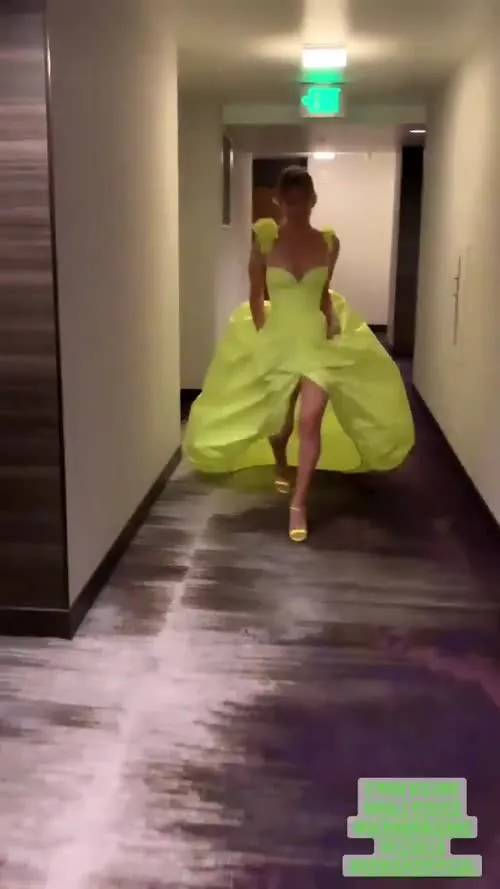 Kaley Cuoco - Video