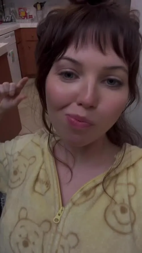 Sammi Hanratty - Video