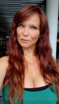 Syren De Mer - I have a secret to tell!