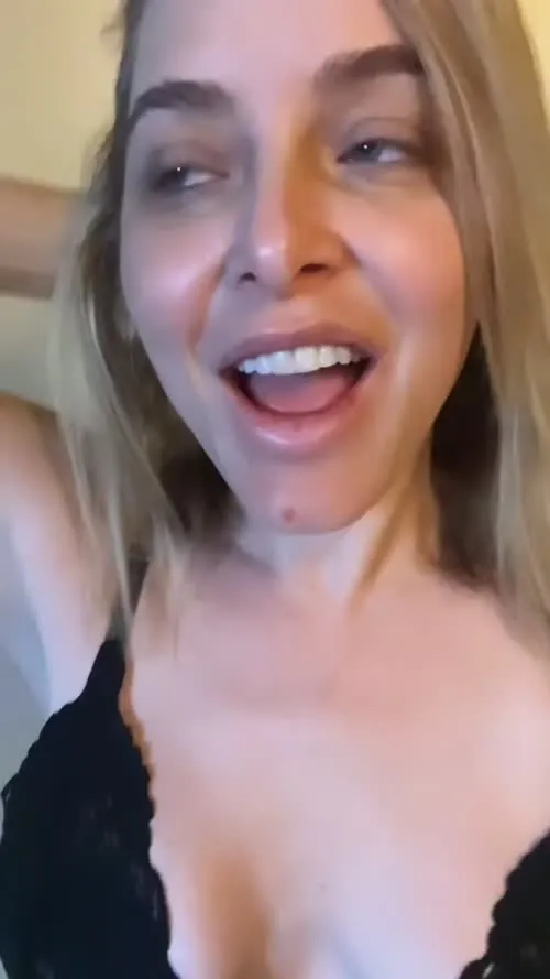 Jenny Mollen - Video