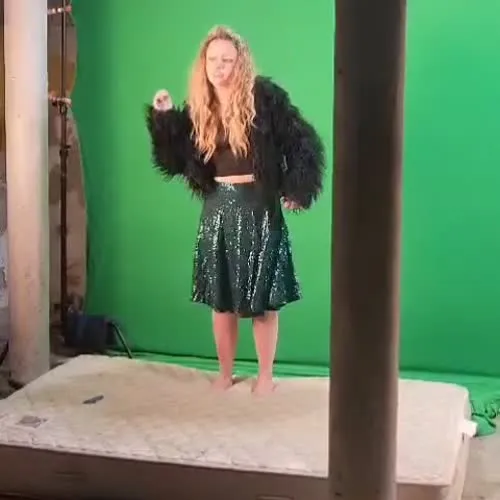 Lily Mo Sheen - Video