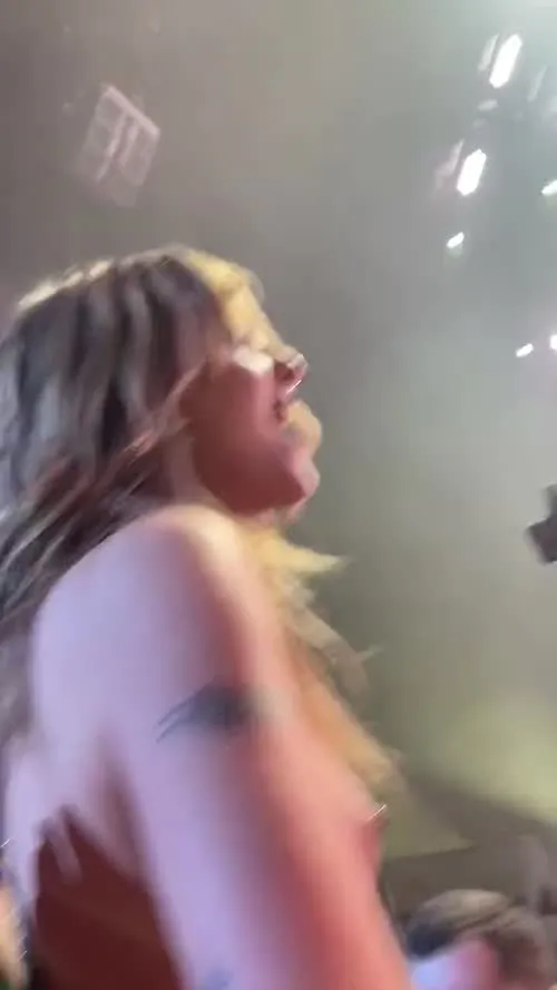Victoria De Angelis (Maneskin bassist) - Video