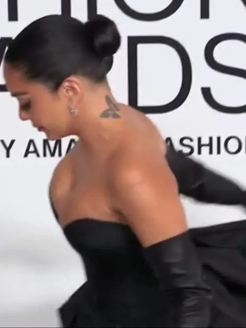 Vanessa Hudgens - Video