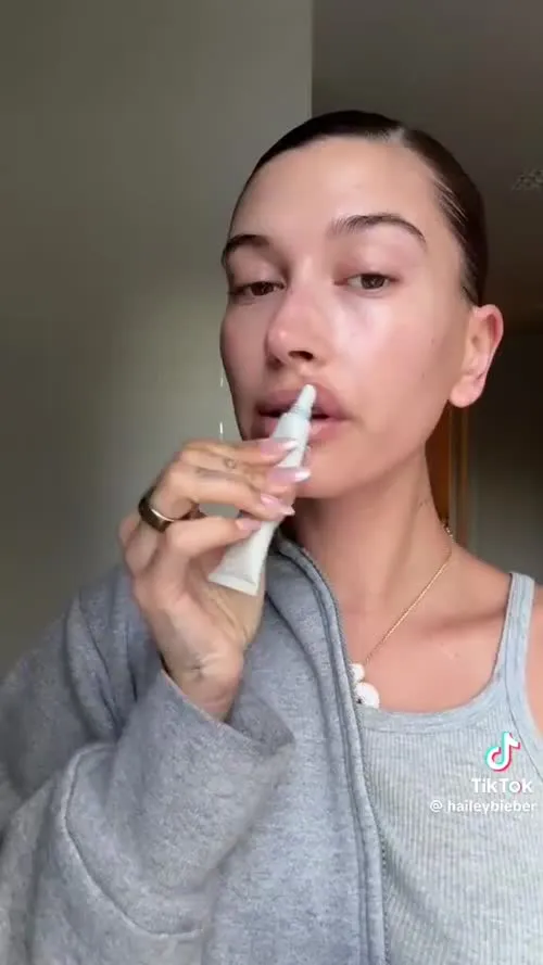 Hailey Baldwin Bieber - Video