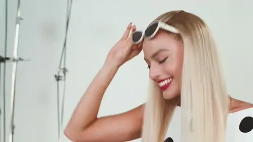 Margot Robbie - Video