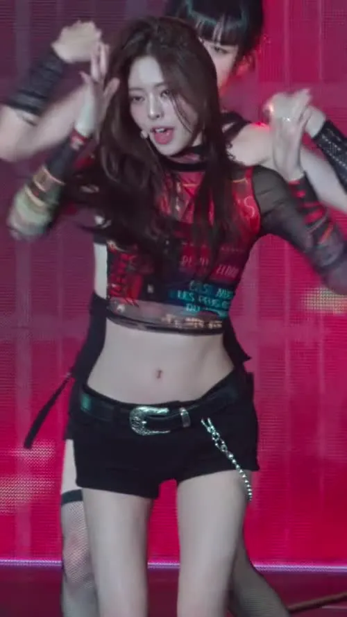 Yuna - ITZY (유나, Shin Yu Na) - Video