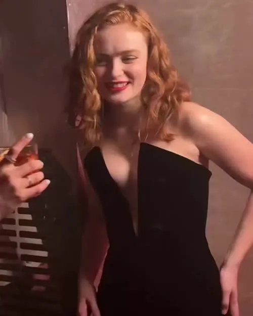 Sadie Sink - Video