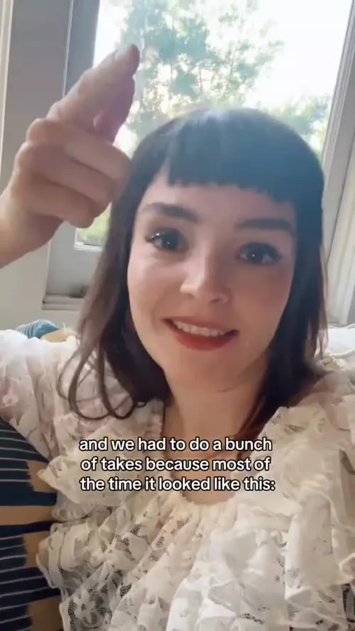 Lauren Mayberry (Singer) - Video