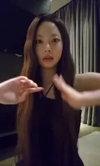 Hong Eunchae 홍은채 | LESSERAFIM - Video