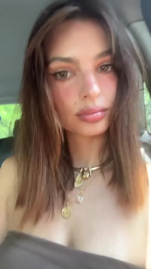 Emily Ratajkowski - Video #380571