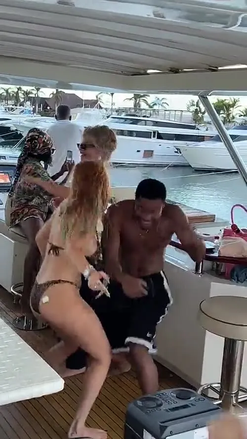 Bella Thorne - Video #395523
