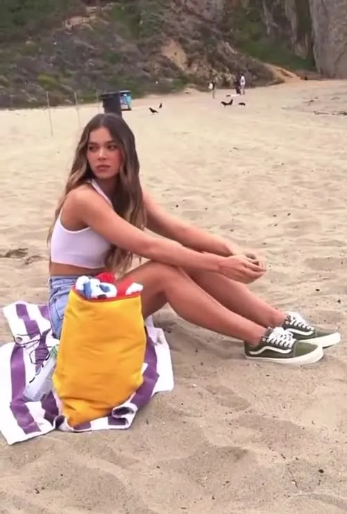 Hailee Steinfeld - Video
