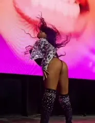 Ariane Andrew (Cameron) - Video