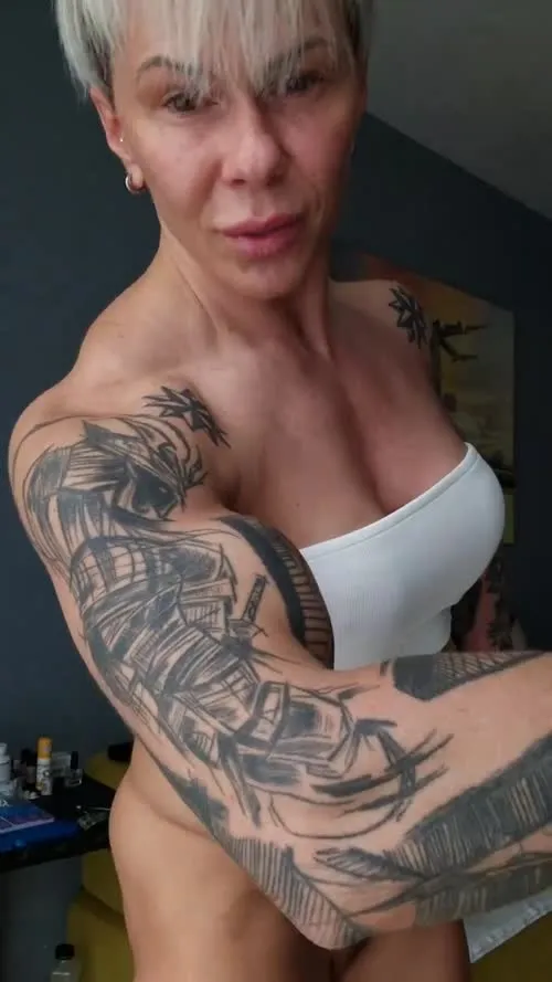 crazyxbody / musclegirlxxx - Video