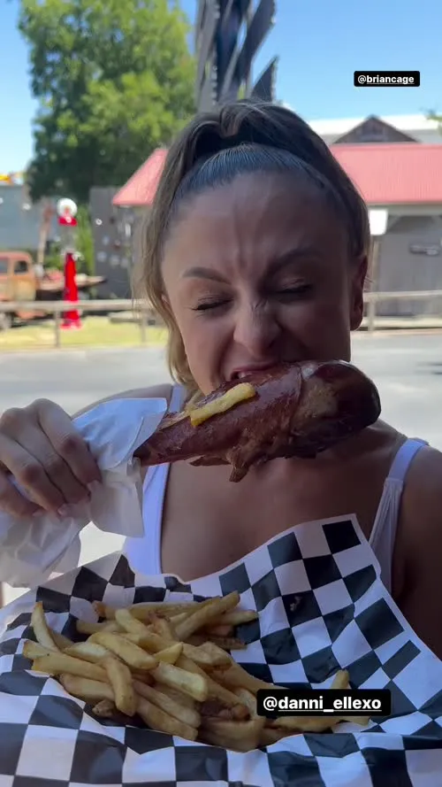 Danni Ellexo aka Harley Cameron Brand Army - Video