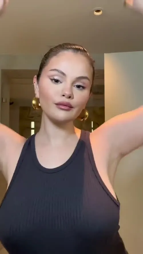 Selena Gomez - Video