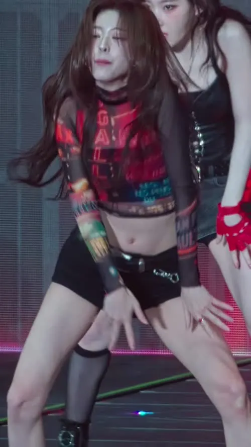 Yuna - ITZY (유나, Shin Yu Na) - Video