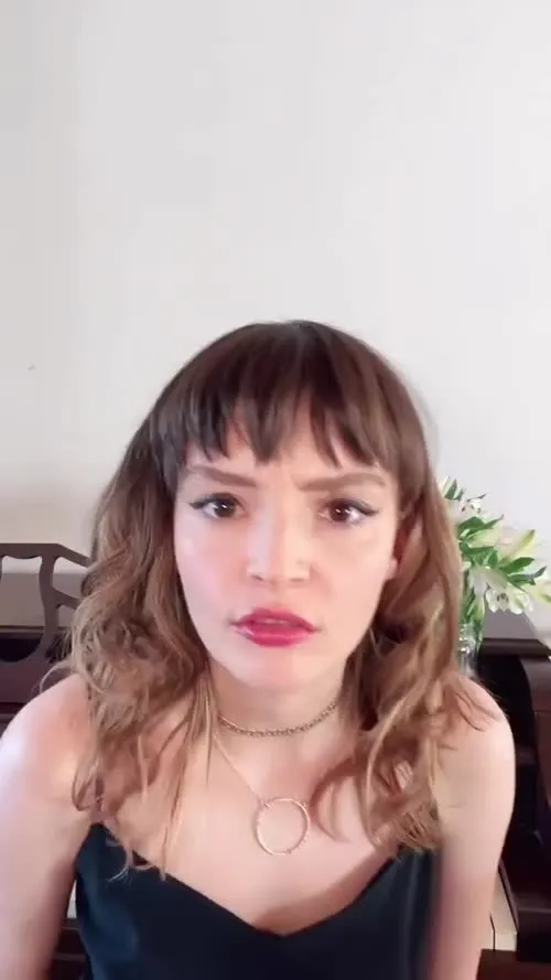 Lauren Mayberry (Singer) - Video
