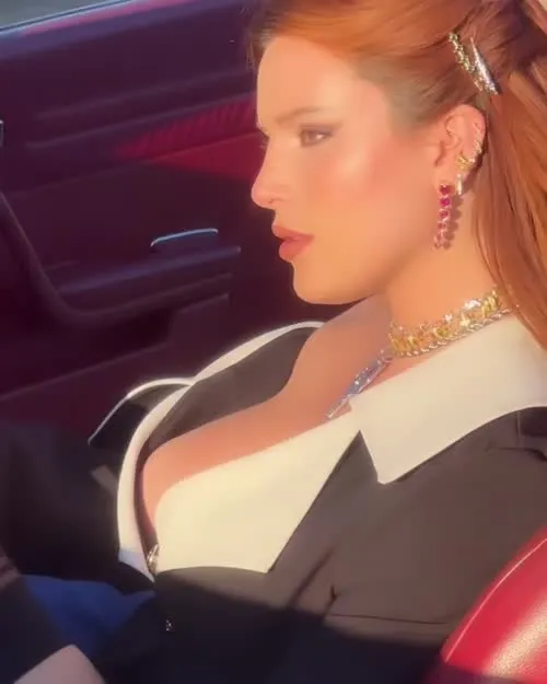 Bella Thorne - Video