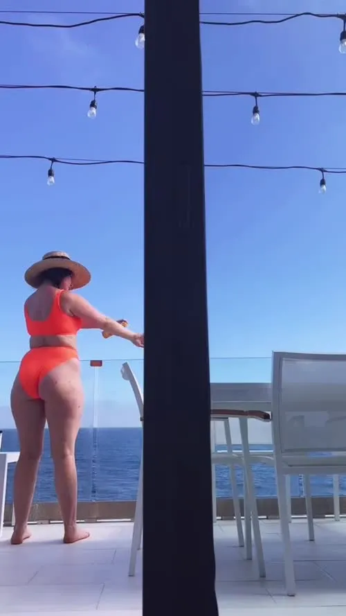 Emma Kenney - Video
