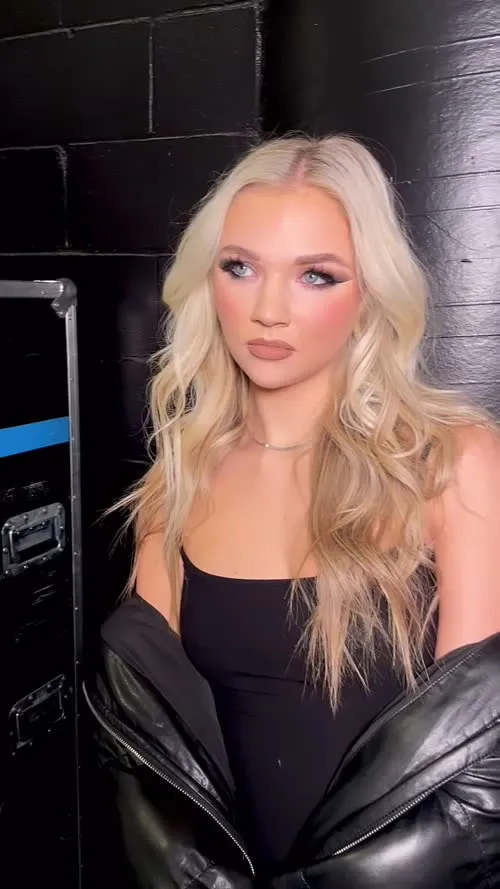 Julia Hart - Video #121584