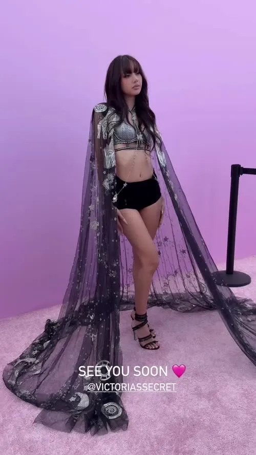 Lisa | BLΛƆKPIИK (Blackpink) - Video #311061