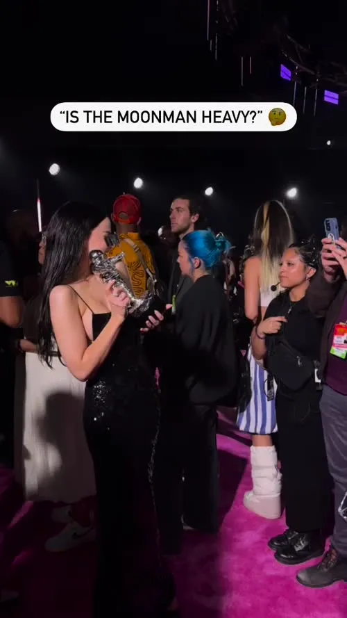 Dove Cameron - Video