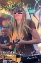 Victoria De Angelis (Maneskin bassist) - Video #378978