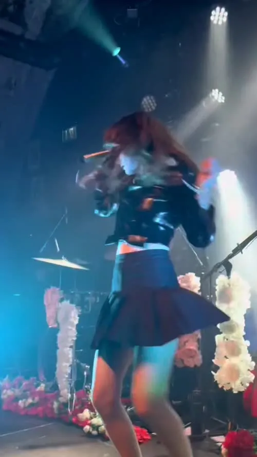 Lauren Mayberry (Singer) - Video