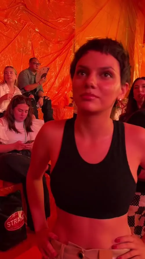 Dafne Keen - Video