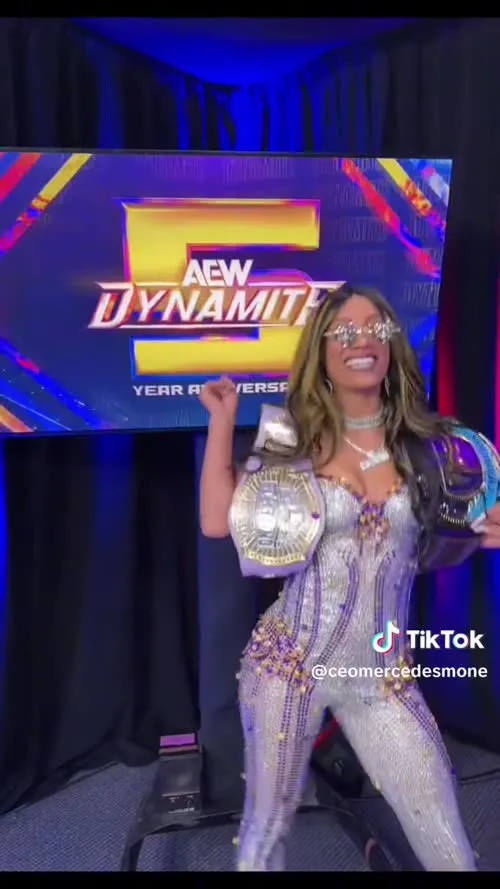 WWE/AEW Sasha Banks | Mercedes Moné - Video