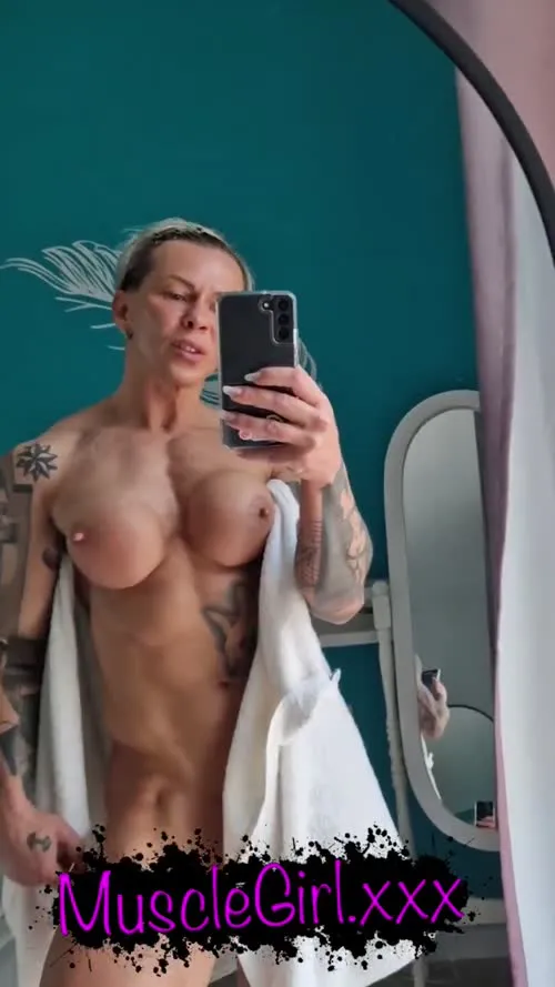 crazyxbody / musclegirlxxx - Video
