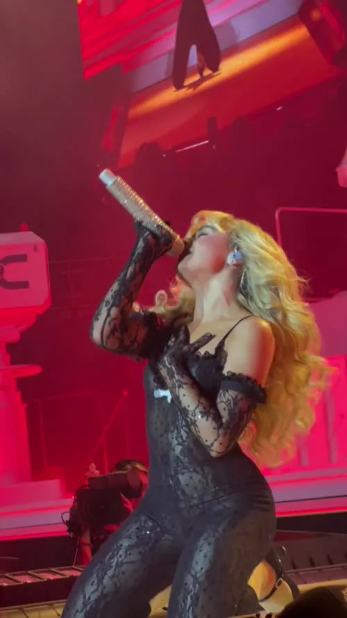 Sabrina Carpenter - Video