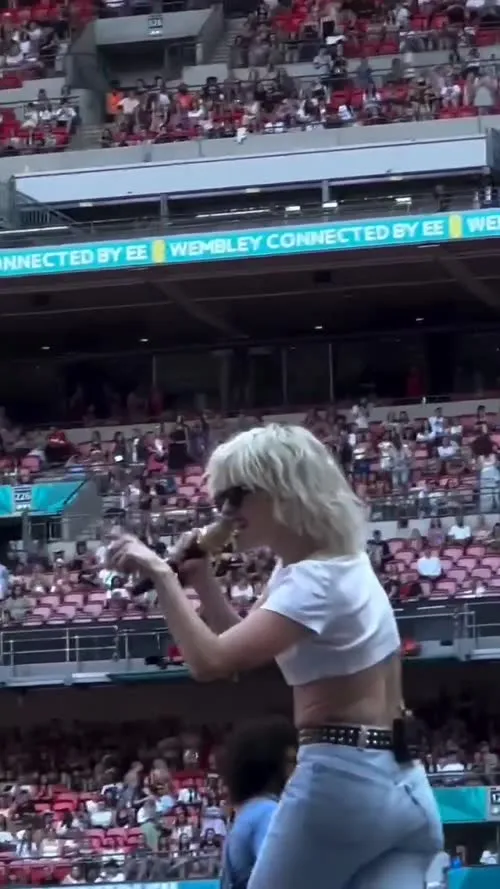 Hayley Williams - Video