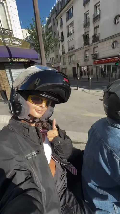 Emily Ratajkowski - Video