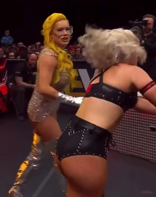 Toni Storm - Video